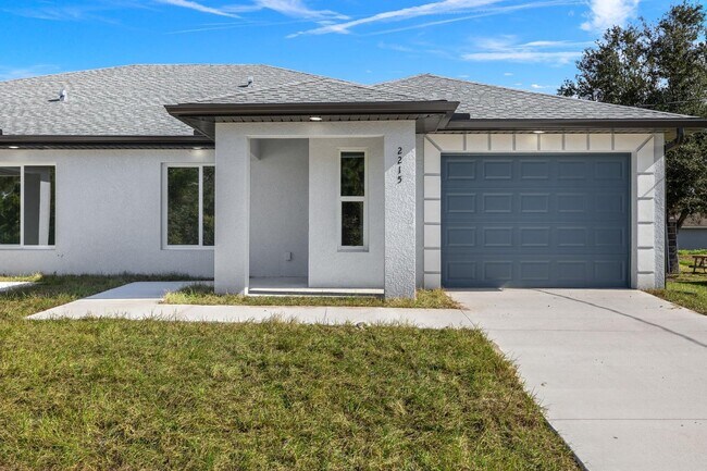 2213 Kenneth Ave S in Lehigh Acres, FL - Building Photo - Building Photo