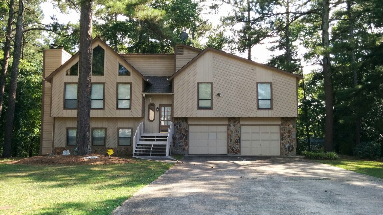 2297 Horseshoe Bend Rd in Marietta, GA - Building Photo