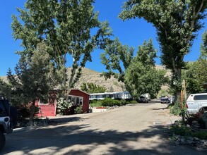 Lake Topaz Mobile Home Park in Topaz, CA - Building Photo - Building Photo