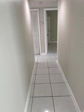 2404 NW 39th Wy in Lauderdale Lakes, FL - Building Photo - Building Photo
