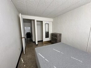 2441 Holmes St in Rockford, IL - Building Photo - Building Photo