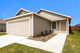 1255 Maple St in Wilmer, TX - Foto de edificio - Building Photo