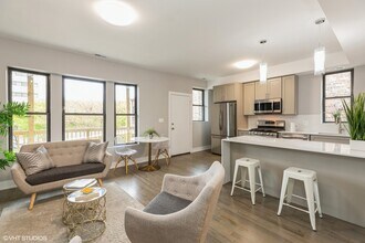 5040 S St Lawrence Ave in Chicago, IL - Building Photo - Building Photo