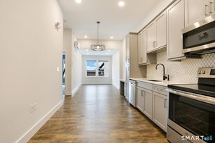 44 Greenwich Ave in Greenwich, CT - Building Photo