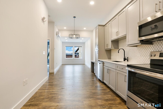 44 Greenwich Ave