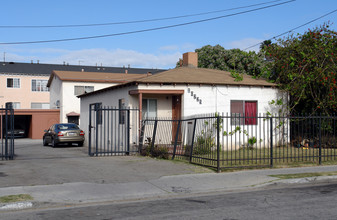 10225 Yukon Ave in Inglewood, CA - Foto de edificio - Building Photo