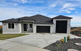 3202 Bing St in West Richland, WA - Building Photo