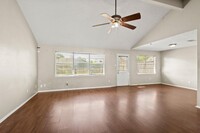 8326 Swan Meadow Ln in Humble, TX - Foto de edificio - Building Photo