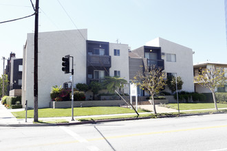 1241 Bundy Dr in Los Angeles, CA - Building Photo - Primary Photo