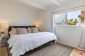 42510 Pacific Coast Hwy in Malibu, CA - Building Photo - Building Photo