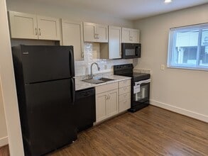 1869 Montclaire Ln in Vestavia Hills, AL - Foto de edificio - Building Photo