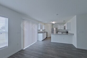 21262 Quesada Ave in Port Charlotte, FL - Foto de edificio - Building Photo