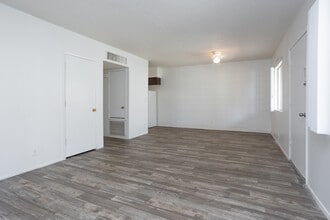 The Lowell Apartments in Tucson, AZ - Building Photo - Interior Photo