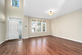 15 Milestone Rd in Rye Brook, NY - Foto de edificio - Building Photo