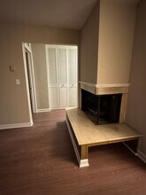 2260 N Summit Ave, Unit 304 in Milwaukee, WI - Building Photo - Building Photo