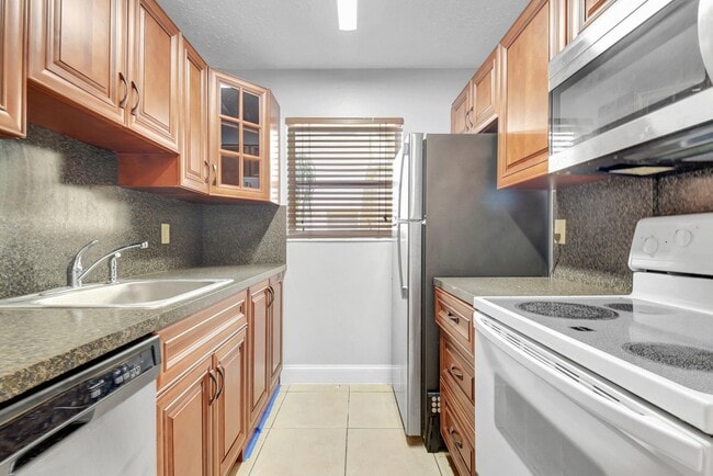property at 3915 S Flagler Dr