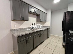 8034 Antoine Dr in Houston, TX - Building Photo - Building Photo