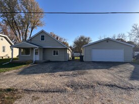 203 Vicic Ave in East Peoria, IL - Building Photo