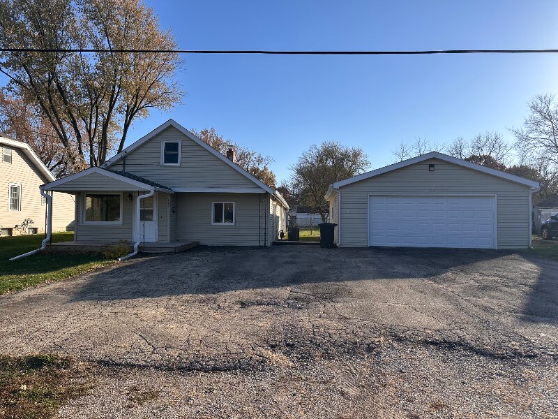 203 Vicic Ave in East Peoria, IL - Building Photo