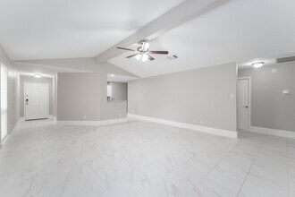 12039 Powderhorn Ln in Pinehurst, TX - Building Photo - Building Photo