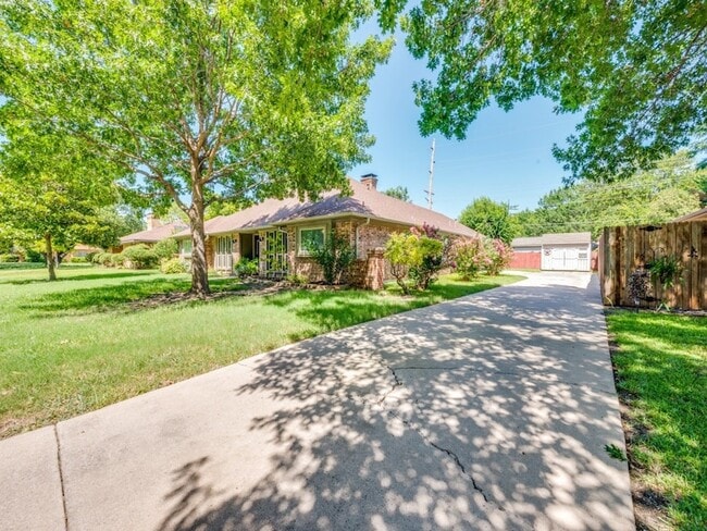 3220 Nottingham Dr in Denton, TX - Foto de edificio - Building Photo