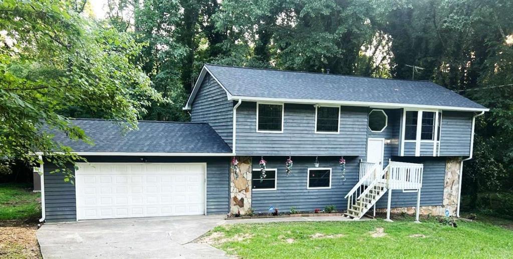 3145 Malvern Dr in Snellville, GA - Foto de edificio