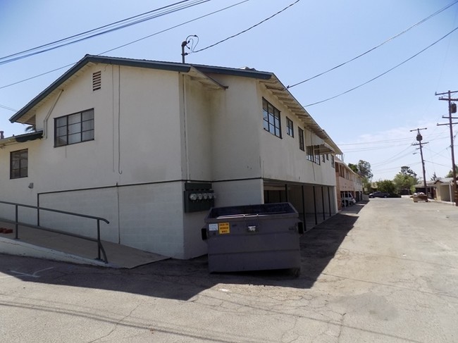 3820 Bryn Mawr Dr in Bakersfield, CA - Foto de edificio - Building Photo