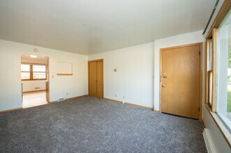 3061 S 72nd St, Unit # 3 in West Allis, WI - Foto de edificio - Building Photo