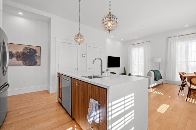 30 E Main St, Unit 2 in Westborough, MA - Building Photo - Building Photo