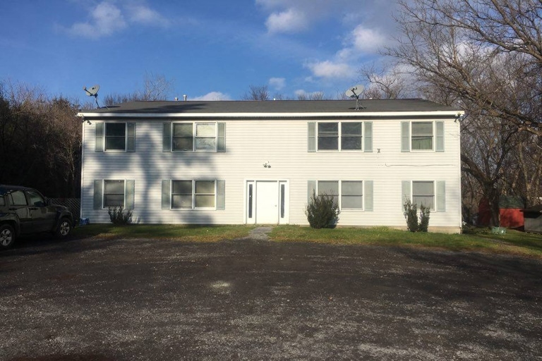 7659 E South St in Clinton, NY - Foto de edificio