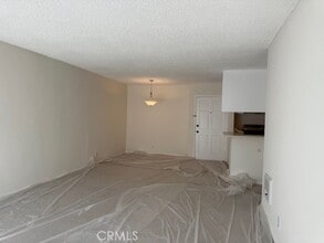 18307 Burbank Blvd in Los Angeles, CA - Building Photo - Building Photo
