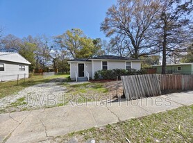 1067 Huron St in Jacksonville, FL - Building Photo