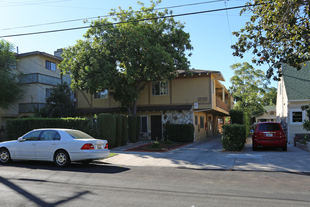 1230 Orange Grove Ave in Glendale, CA - Building Photo