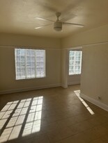 1922 Highland Ave in Los Angeles, CA - Building Photo