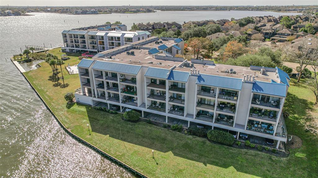 351 Lakeside Ln in Houston, TX - Foto de edificio