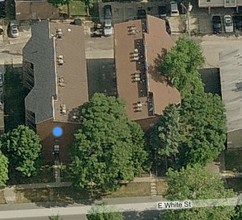 208 E White *Newly Remodeled* in Champaign, IL - Foto de edificio - Building Photo