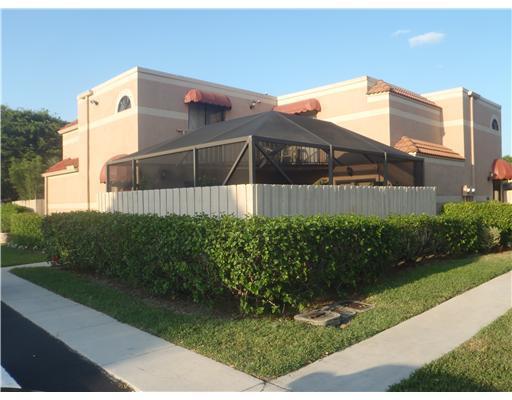 6134 Seven Springs Blvd in Greenacres, FL - Building Photo