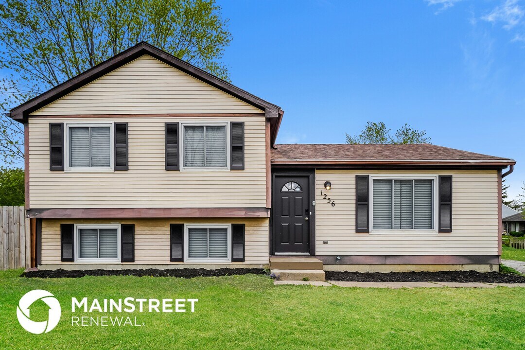 1256 Deer Lake Ct in Columbus, OH - Building Photo