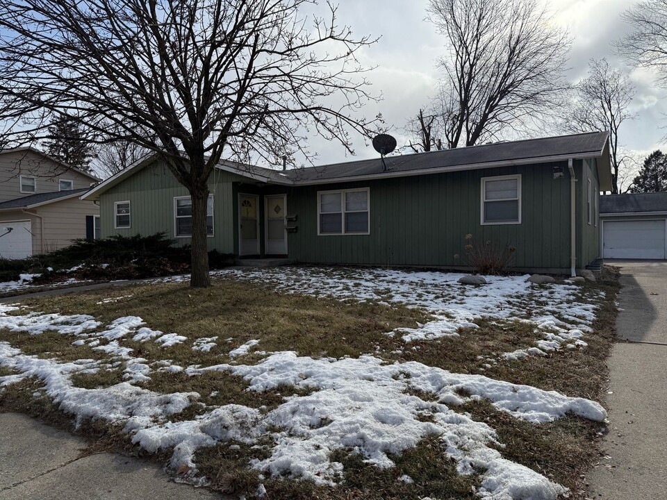 1224 24th St in Ames, IA - Building Photo