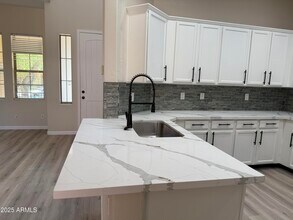 21122 W Sunrise Ln in Buckeye, AZ - Foto de edificio - Building Photo