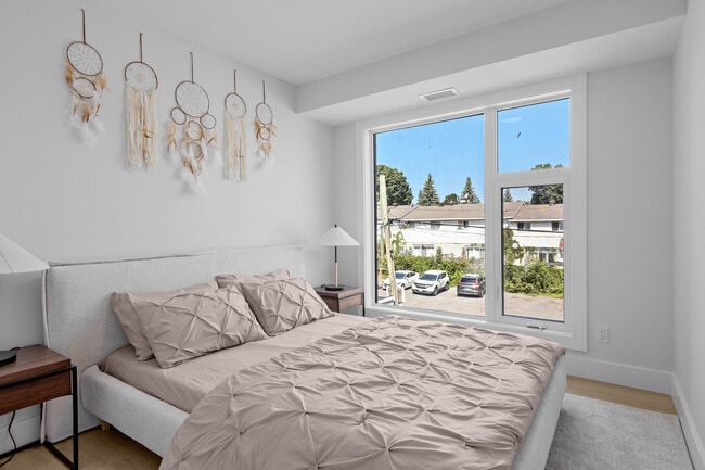 2405-2409 Carlsen Av in Ottawa, ON - Building Photo - Building Photo