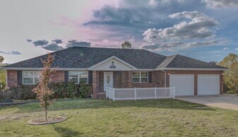 20415 London Ln in Waynesville, MO - Building Photo