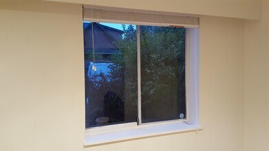 575 Marifield Ave in Victoria, BC - Building Photo - Building Photo