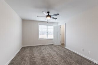 102 B Aviator Cir in Oak Grove, KY - Building Photo - Building Photo