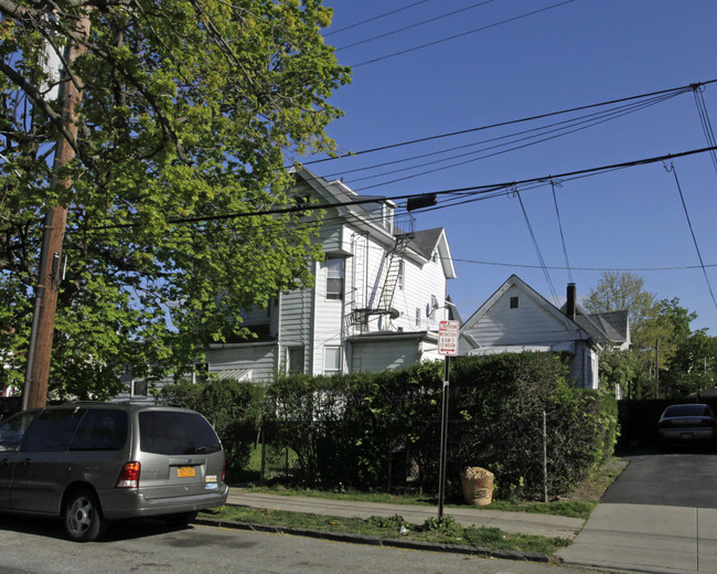 46 Clinton Pl in Mount Vernon, NY - Foto de edificio - Building Photo