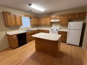 406 Shadow Dr in Russellville, AR - Building Photo - Building Photo