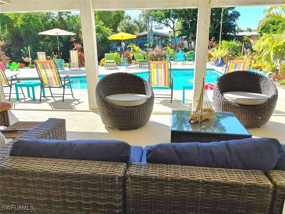 2836 Shoreview Dr in Naples, FL - Building Photo