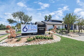 2701 W Bellfort Ave in Houston, TX - Foto de edificio - Building Photo