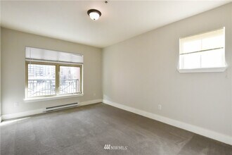 123 Queen Anne Ave N, Unit 301 in Seattle, WA - Foto de edificio - Building Photo