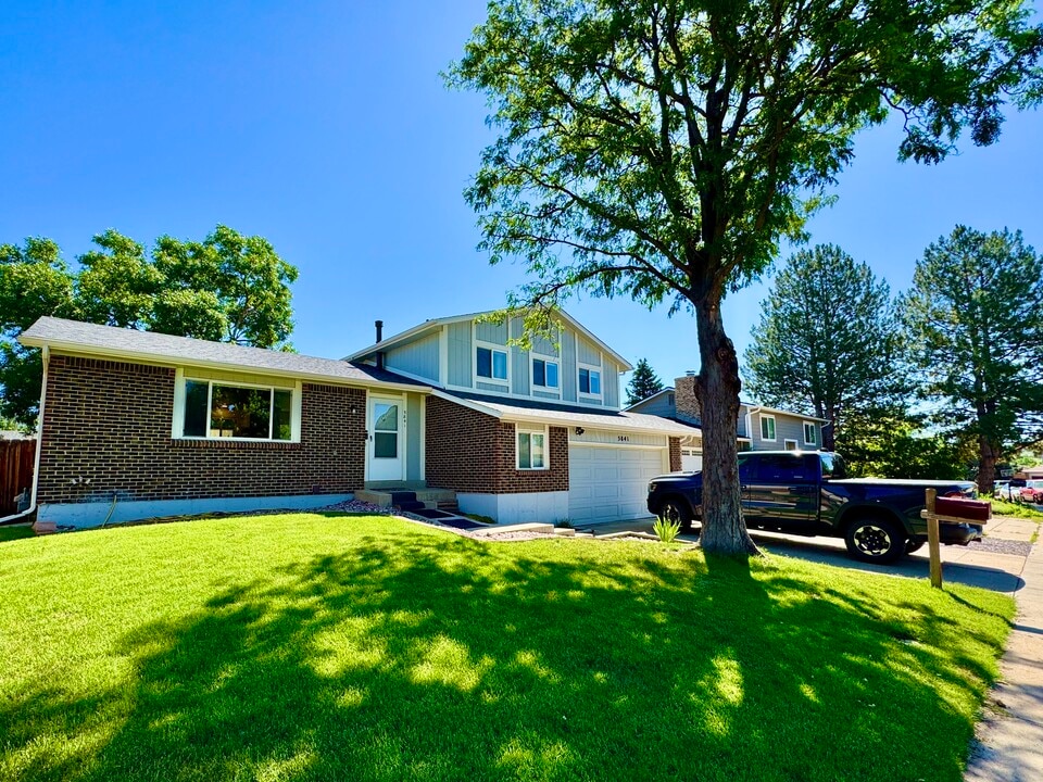 5841 W 108th Ave in Westminster, CO - Building Photo